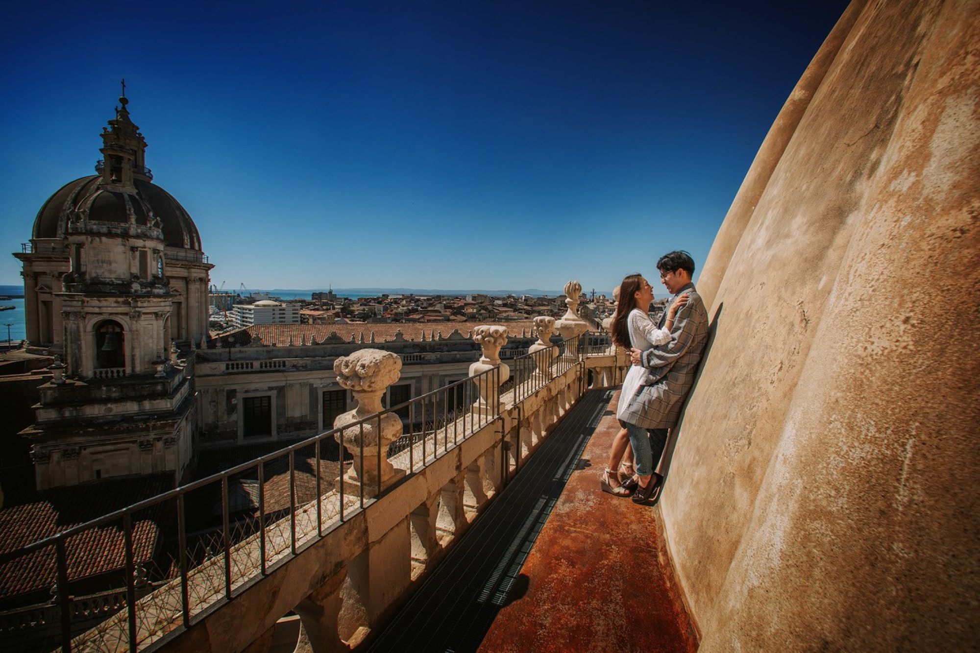 Click to enlarge image 011 Kiss spouses catania terrace.jpg